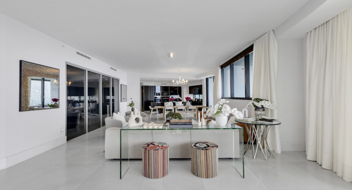 18555 Collins Avenue #4605, Sunny Isles Beach, FL 33160 Image #1