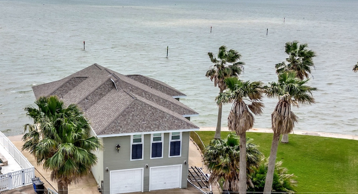 126 Tamana Drive, Tiki Island, TX 77554 Image #1