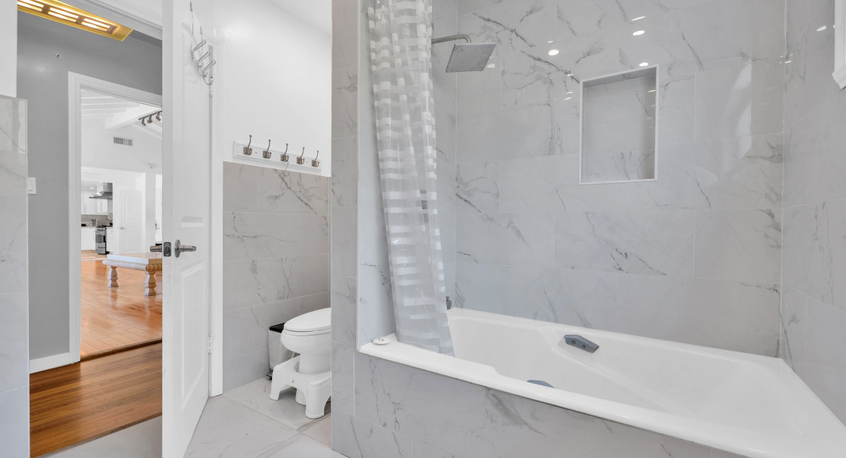 5701 Corbin Avenue, Tarzana, CA 91356 Image #25