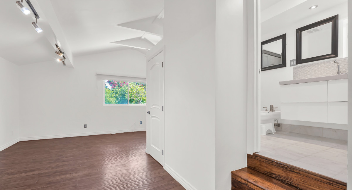 5701 Corbin Avenue, Tarzana, CA 91356 Image #15