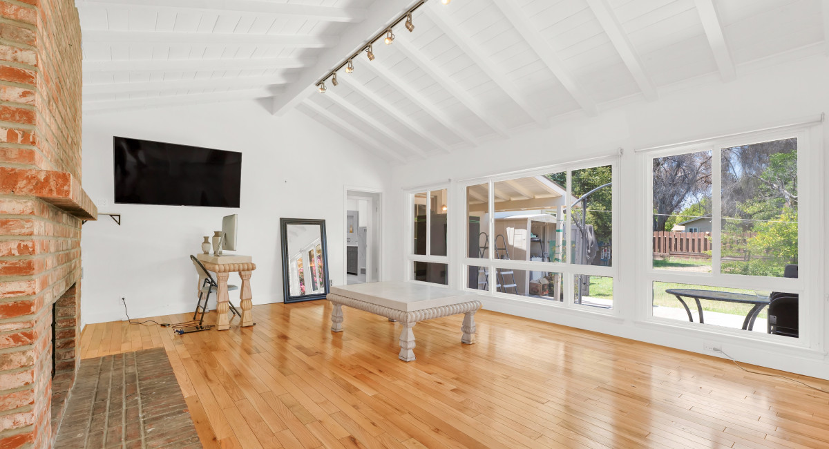 5701 Corbin Avenue, Tarzana, CA 91356 Image #2