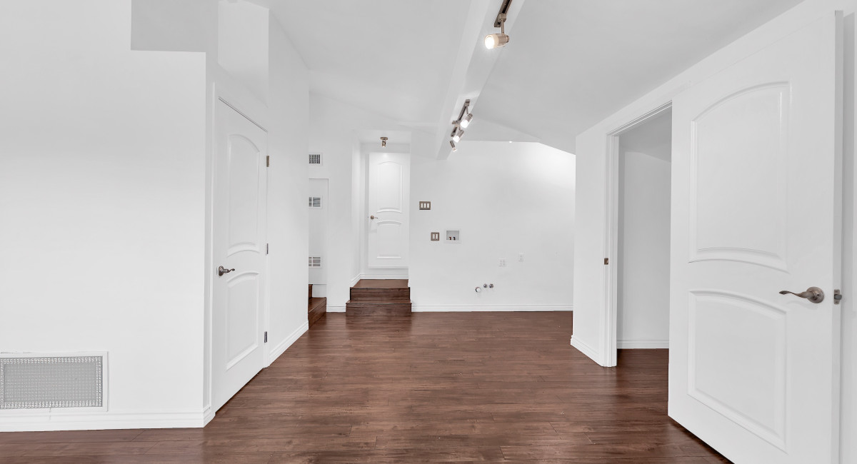 5701 Corbin Avenue, Tarzana, CA 91356 Image #18
