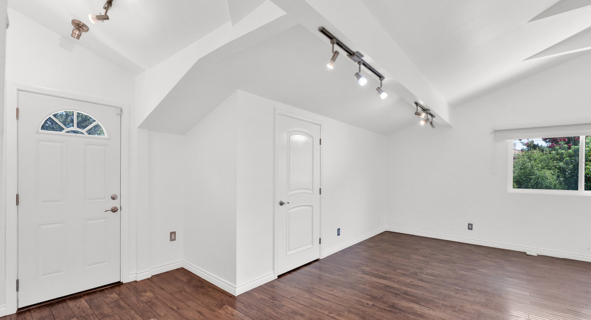 5701 Corbin Avenue, Tarzana, CA 91356 Image #9