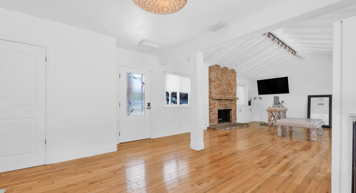 5701 Corbin Avenue, Tarzana, CA 91356 Image #19